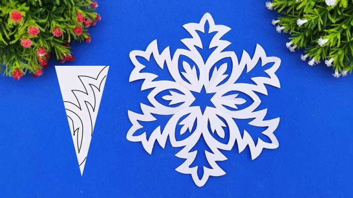 How to Make Easy Christmas Snowflakes Out Of Paper